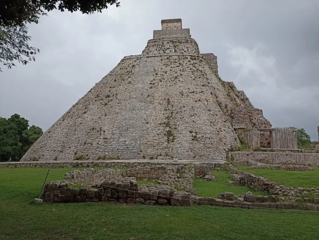 zona arquelógica uxmal pirámide del adivino