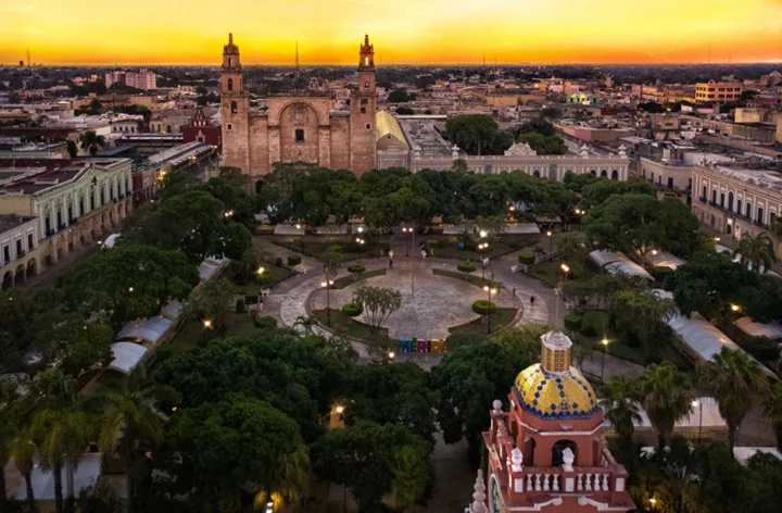 plaza grande en merida yucatan mexico 