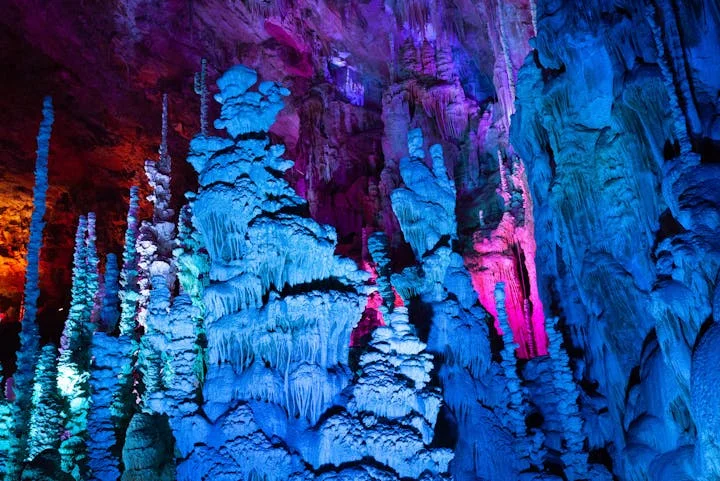 estalactitas y estalagmitas en cuevas de yucatan