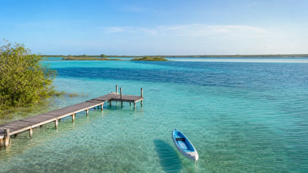 Laguna de los Siete Colores durante un itinerario de 3 días en Bacalar