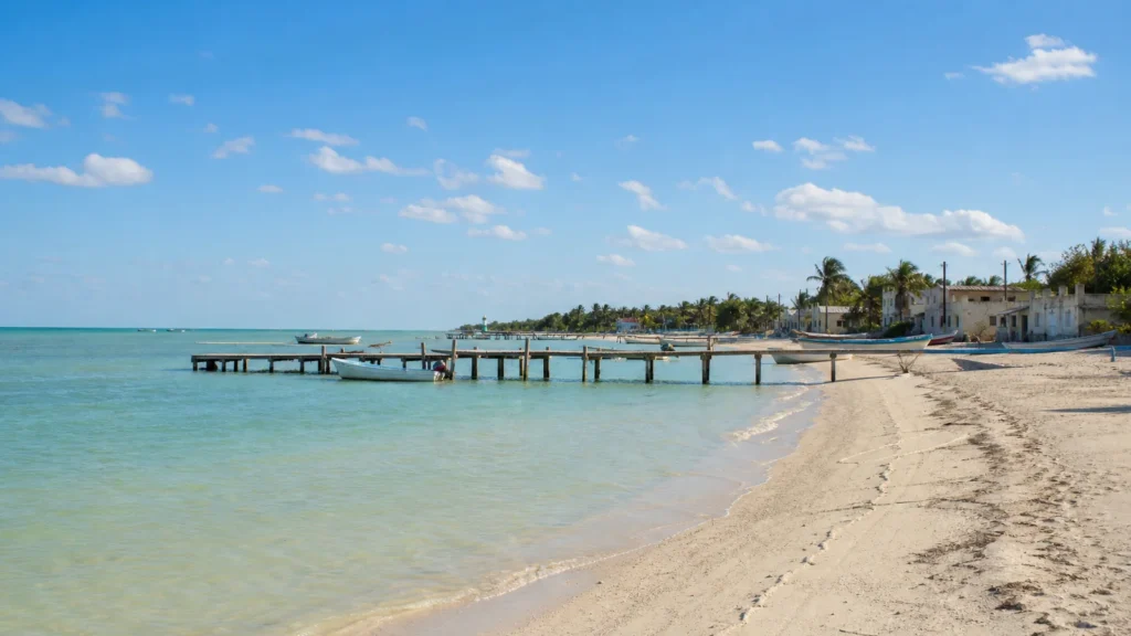 Qué hacer en Sisal Yucatán en un día: playa y muelle